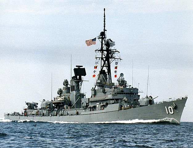 USS Sampson (DDG-10) underway in 1988