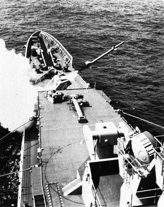 USS_Long_Beach_firing_a_Terrier_missile_circa_in_1961