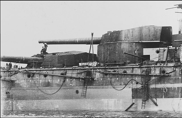 HMS Neptune 12-in guns