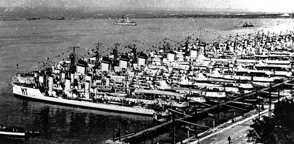 Italian destroyers at anchor in 1940