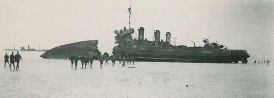 L'Adroit stranded at Dunkirk