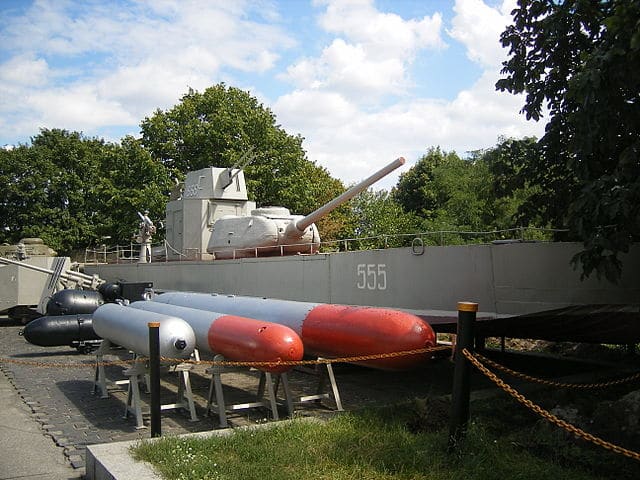 Preserved BK-1125 at Kiev, showing its T-34/85 turret and twin 12.7 mm above the bridge.