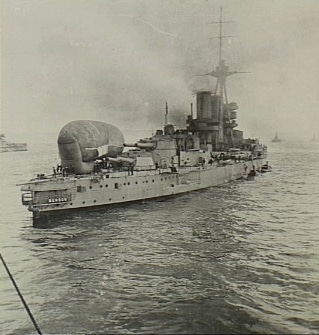 HMS Benbow exeprimenting with an observation kite balloon in 1916