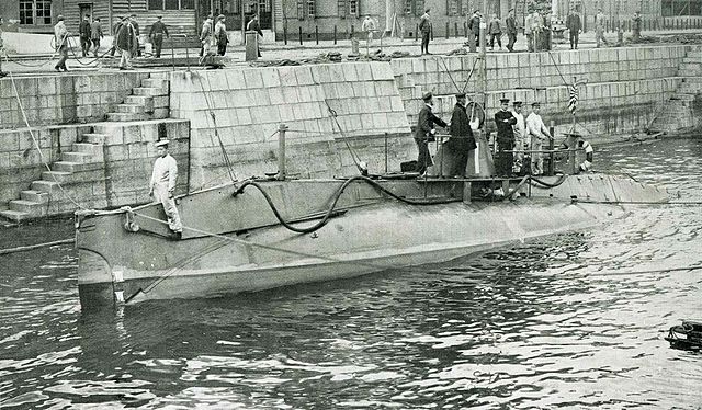 Holland N°1, first Japanese Submarine 