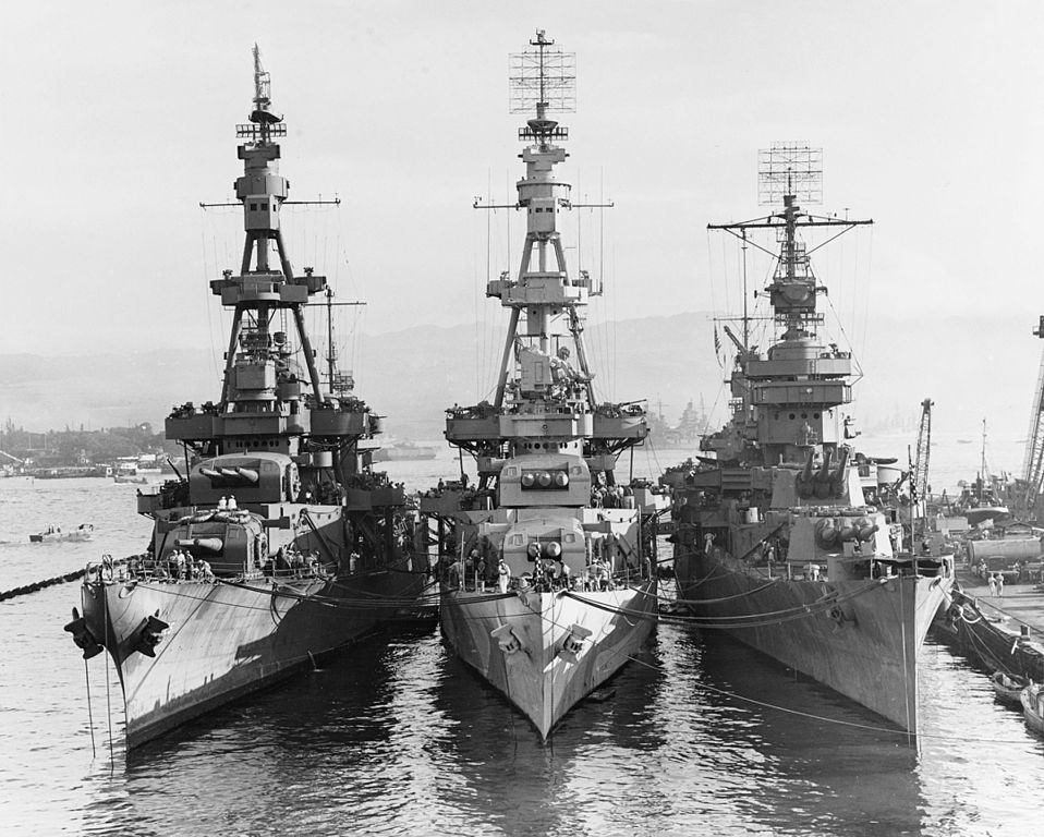Comparison between the Pensacola sister ships and USS New orleans at pearl Harbor October 1943.