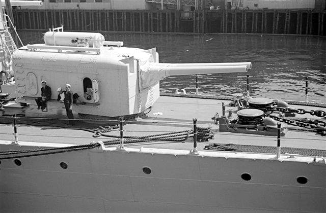 USS Cincinatti 6 in guns