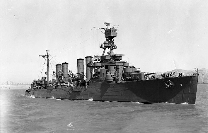 USS_Raleigh_off_Mare_Island_Naval_Shipyard_6_July_1942
