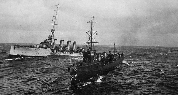 HMS Liverpool towing crippled HMS Audacious