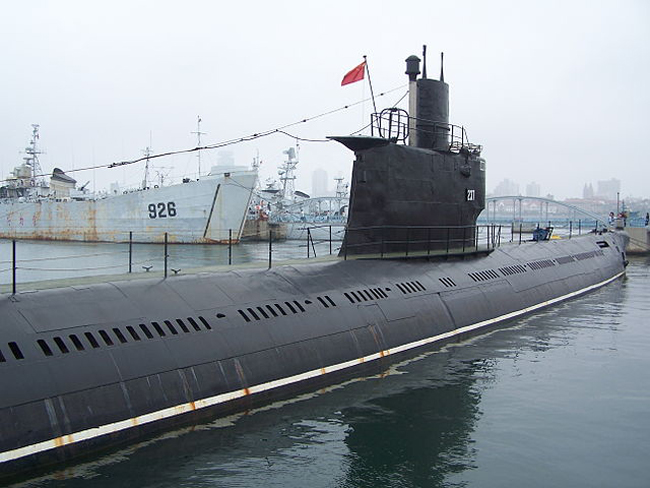 Type 033 submarines