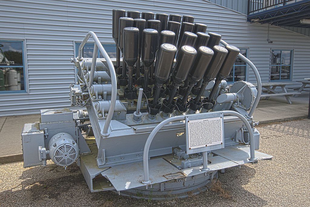 A_hedgehog_launcher_on_display_USS-Silversides-museum-Muskegon