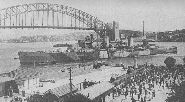 HMAS Sydney at Sydney Cove in 1941
