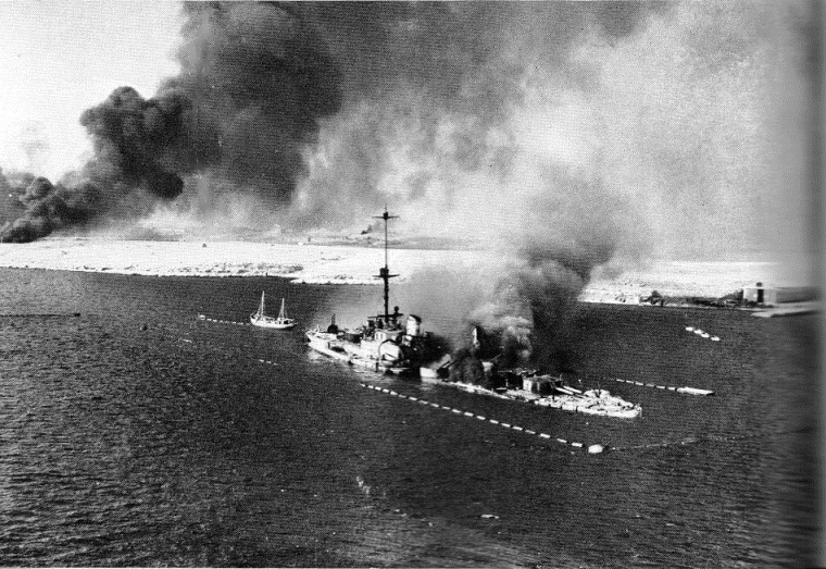 Italian_cruiser_San_Giorgio_scuttled_at_Tobruk_1941