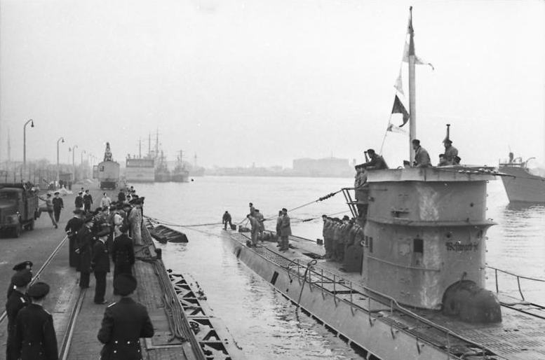 U-37 entering at Cuxhaven