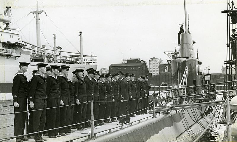 HMS Draken and crew