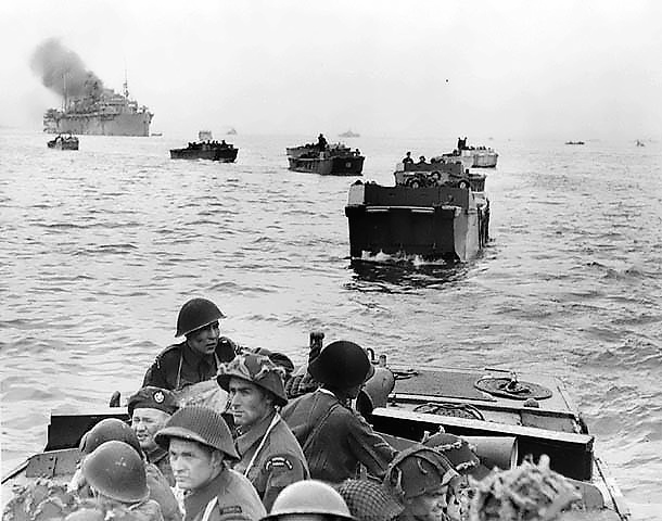 The Canadians lands at Juno beach