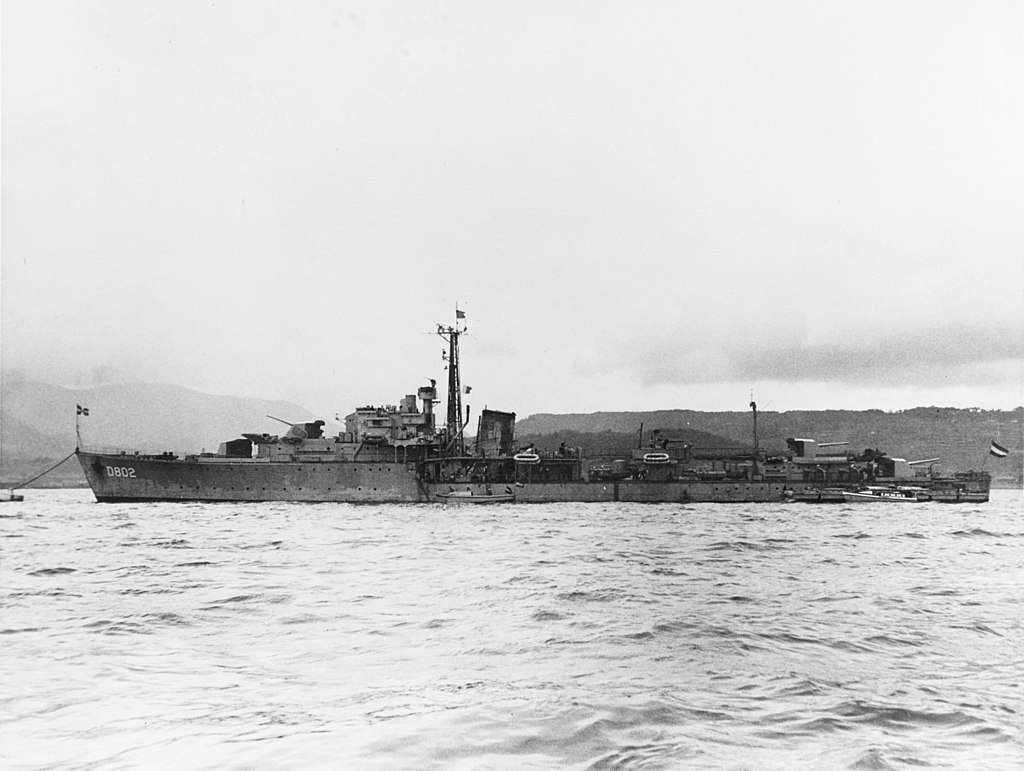 Dutch_destroyer_Hr.Ms_._Evertsen_Yokosuka_1951