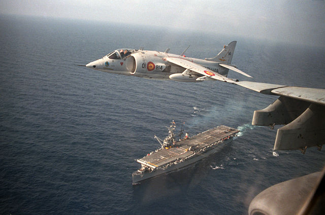 AV-8S Matador above SNS Dédalo in the early 1990s