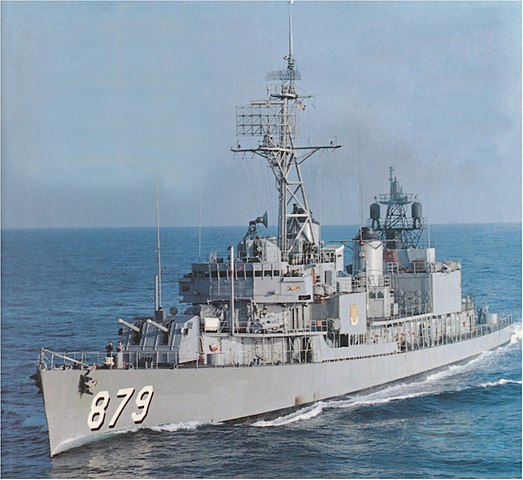 USS_Leary_DD-879_underway_at_sea_circa_in_1972