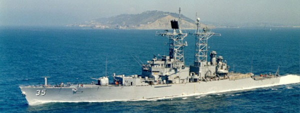 USS_Truxtun_DLGN-35_underway_off_Point_Loma_California_1970s