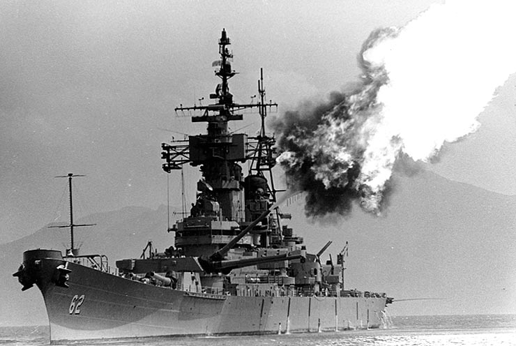 USS_New_Jersey-firing-VN