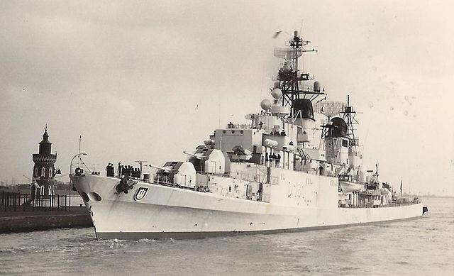 military Destroyer  WS63 Hamburg Class 1960-1:1250 battleship IXO 