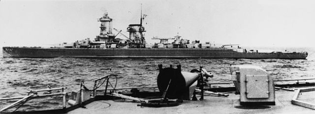 Admiral_Scheer_at_sea_circa_1935
