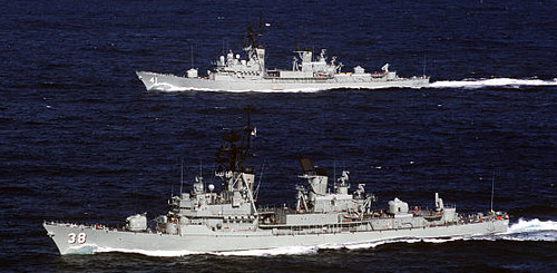 HMAS_Perth_D38_and_HMAS_Brisbane_D41-ex-Kangaroo
