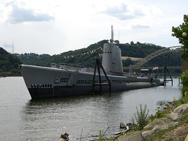 USS Requin, now preserved (SS-481), Fleet Snorkel with the Electric Boat sail