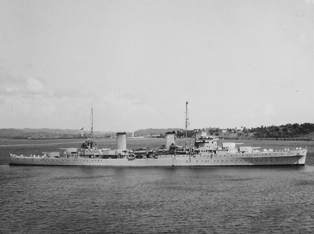 HMAS Perth in Gatun Lake, Panama, March 1940.