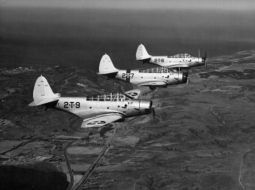 TBD_Devastators_of_VT-2_in_flight_c1938