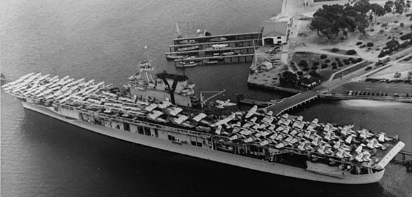 USS_Yorktown_embarking_aircraft_at_NAS-sandiego_North_Island_June_1940