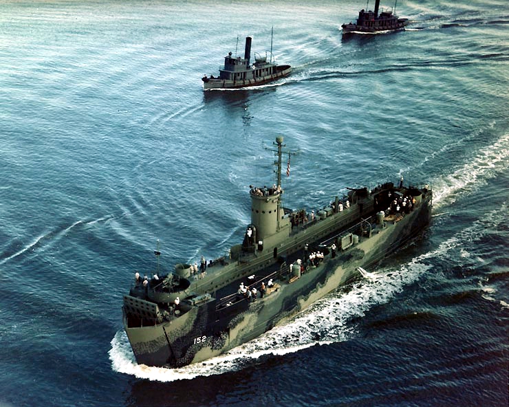 USS_LSM-152_underway_off_Charleston_Navy_Yard_in_1944