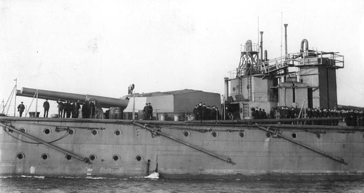HMS Vanguard aft guns