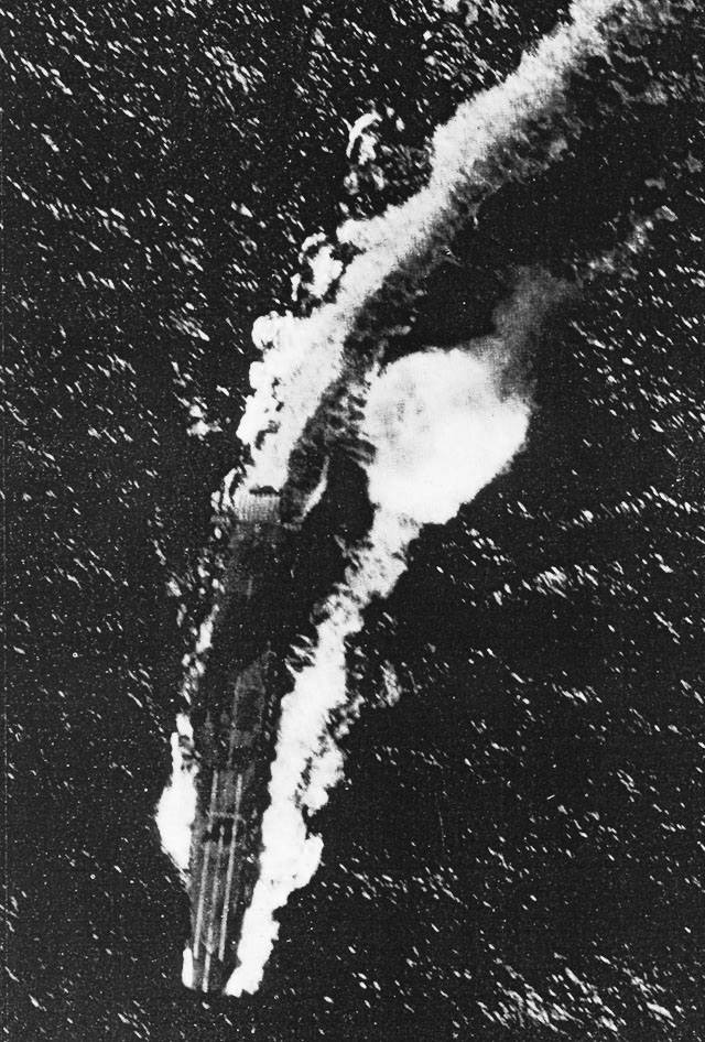 Leyte-chitose_class_under_attack